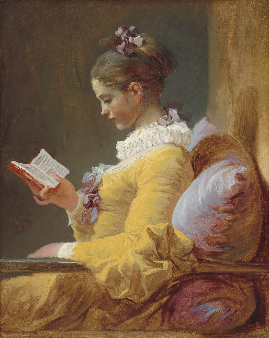 Fragonard, La lettrice: una giovane in abito giallo legge un piccolo libro, appoggiata a un cuscino